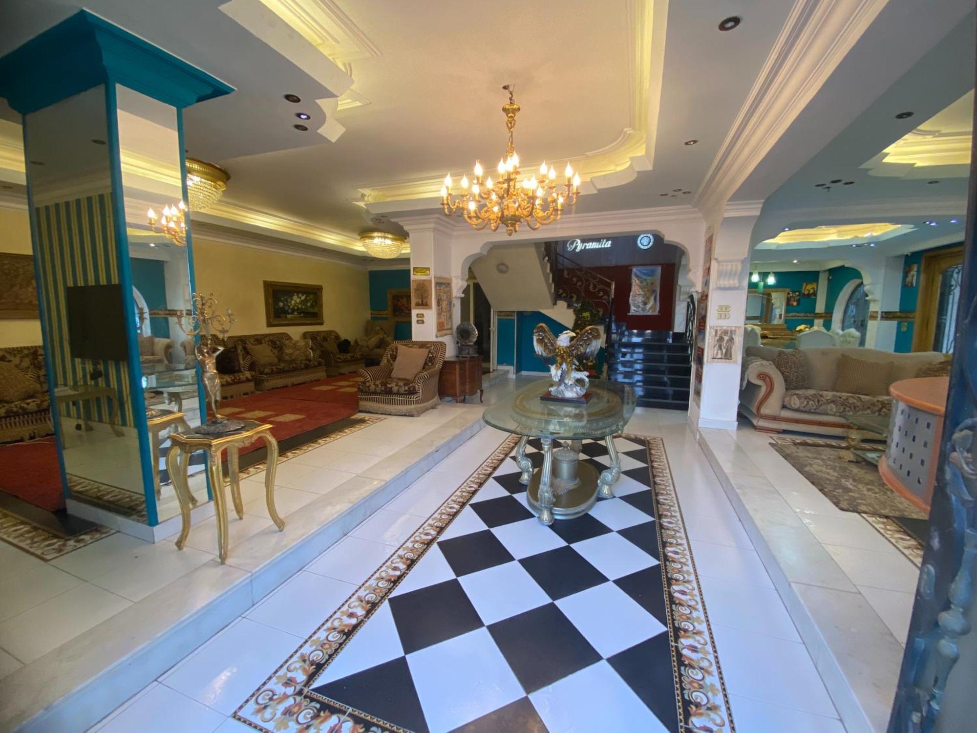 Ghatati Pyramita Hotel מראה חיצוני תמונה
